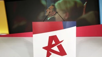 Μπέρδεμα στην ΕΛΑΣ: Άλλα λέει ο Σαουλίδης και άλλα η Παπαδοπούλου για τον πατριωτικό φόρο
