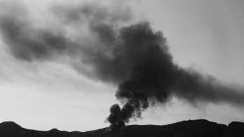 Σαλαμίνα: υπό έλεγχο η φωτιά, τι λέει η Πυροσβεστική για τις εκρήξεις