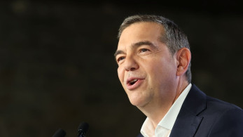 Ο Αλέξης Τσίπρας φορολογεί τους χρηματοδότες του και ψάχνει... θυρίδες