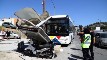 Θεσσαλονίκη: λεωφορείο έπεσε σε στάση στη Νεάπολη - Τέσσερις τραυματίες (photos και video)
