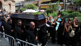 Κηδεία Γιώργου Μαζωνάκη: κάποιοι πήγαν για την ψυχή τους, άλλοι για τα like
