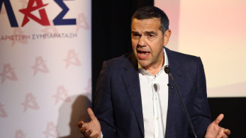Ο Τσίπρας, η νύφη και η… πεθερά: επίθεση στην κυβέρνηση με το βλέμμα στο ΠΑΣΟΚ