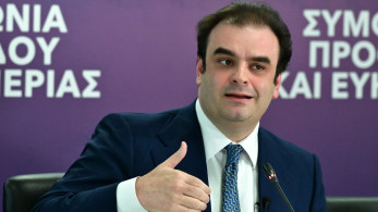 Πόσο μειώνονται οι φόροι, τι κερδίζουν μισθωτοί και συνταξιούχοι - Κουμπαράς για τη νέα γενιά