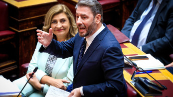 Διπλά εκτεθειμένο το ΠΑΣΟΚ με την αναθεώρηση: πώς ο Ανδρουλάκης αναιρεί τον εαυτό του