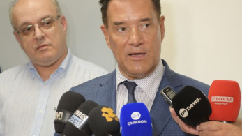 «Κανονικοί απατεώνες» - Αιχμηρό σχόλιο Άδωνι Γεωργιάδη για τους γιατρούς του Γιώργου Μαζωνάκη (video)