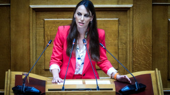 Βιβή Χαραλαμπογιάννη στη Βουλή: Νέο βαθμολόγιο και γραπτές εξετάσεις για προϊσταμένους στο Δημόσιο