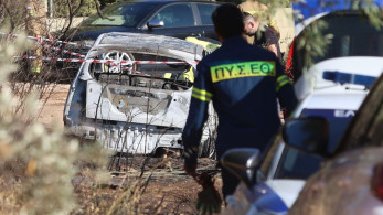Χαλκίδα: αυτοκίνητο έπεσε σε στάση λεωφορείου και πήρε φωτιά, δύο τραυματίες