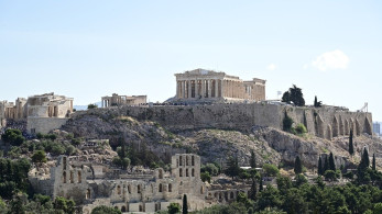 Βρετανοί εκατομμυριούχοι μετακομίζουν στην «ηλιόλουστη, χαμηλής φορολογίας Ελλάδα»