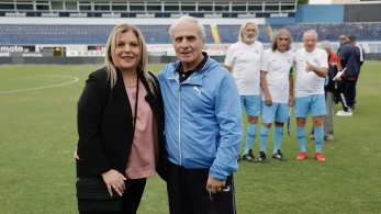 Παλαίμαχοι Ατρόμητου και κοινοβουλευτικοί συντάκτες σε ποδοσφαιρικό αγώνα για το Humanity Greece