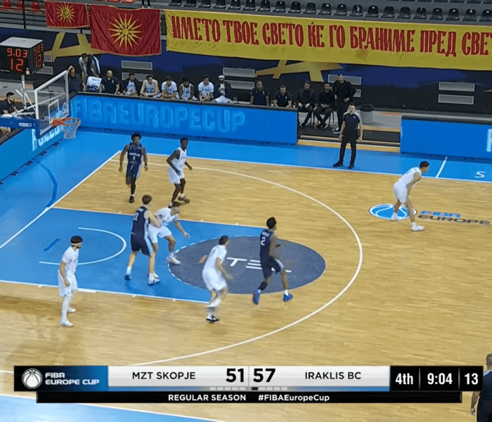 H Πρεσβεία της Ελλάδας στα Σκόπια διαμαρτύρεται προς το υπουργείο Εξωτερικών της χώρας για πανό με χάρτη της «Μεγάλης Μακεδονίας» σε αγώνα μπάσκετ
