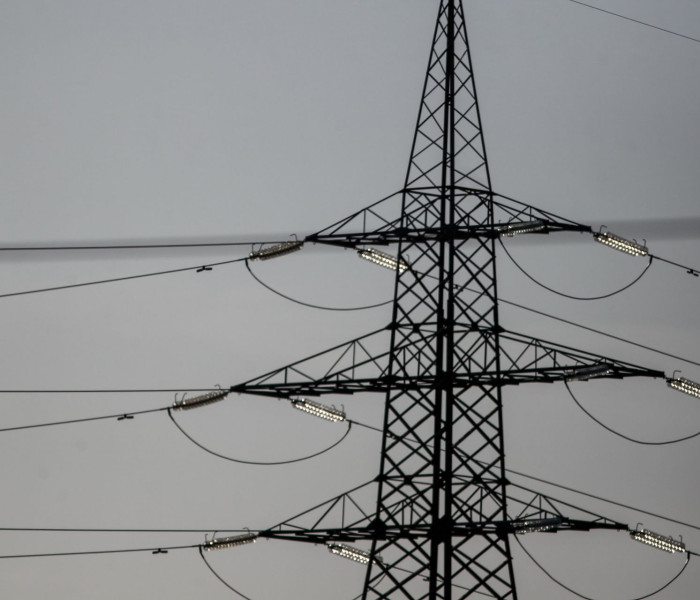 Στην Ελλάδα μία από τις φθηνότερες τιμές ρεύματος στην Ευρώπη χάρη στις ΑΠΕ