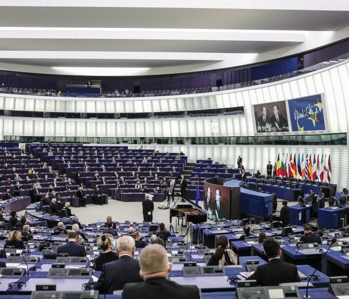 ΕΕ: Διαπραγμάτευση-θρίλερ για τον νέο προϋπολογισμό - Αύξηση δαπανών και νέοι πόροι στο επίκεντρο