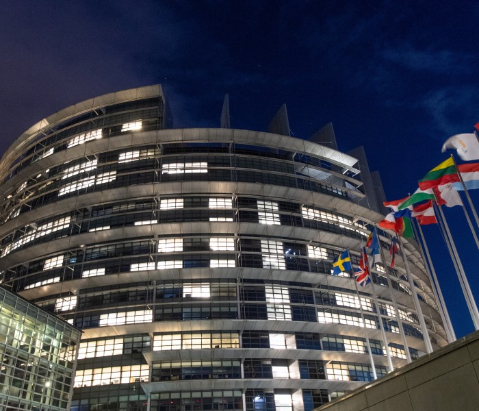 Ερώτηση με θόρυβο, απάντηση με κανονισμούς: η Κομισιόν και το φιάσκο Κουντουρά - Αρβανίτη