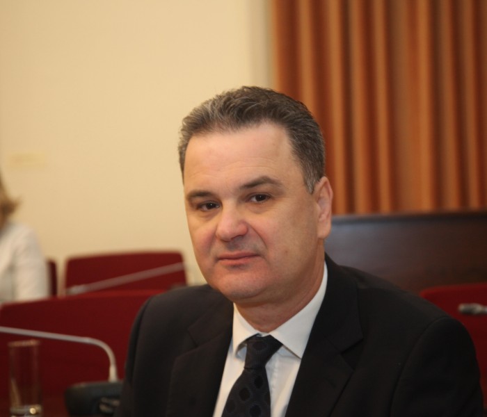 Αποχώρηση του Σωκράτη Ξυνίδη από το ΠΑΣΟΚ: Μικρό κόμμα και μηχανισμός χωρίς σφυγμό