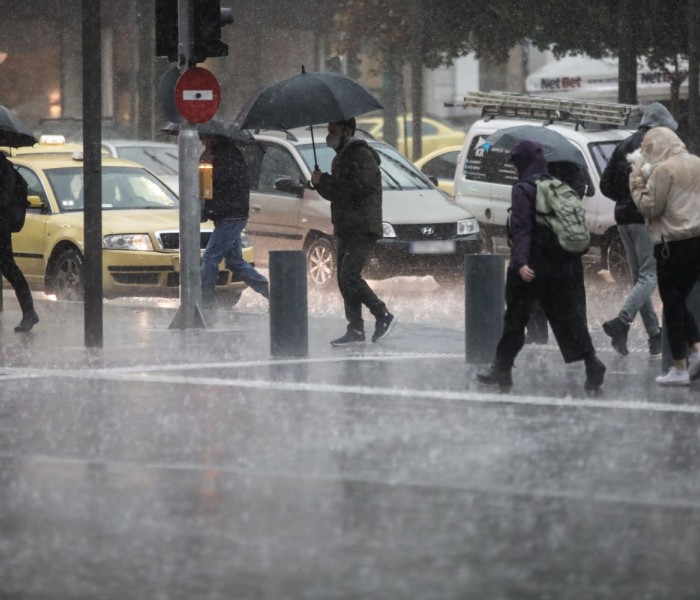 Στο πορτοκαλί αύριο (2/2) ο καιρός με βροχές και καταιγίδες