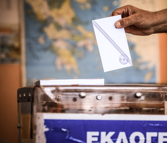 Opinion Poll: Στο 30,5% η ΝΔ,  μάχη Τσίπρα  και Καρυστιανού για τη 2η θέση, 4ο το ΠΑΣΟΚ (video)