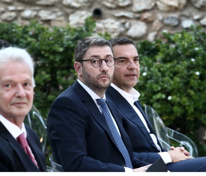 Από το «η ελπίδα έρχεται» του Τσίπρα, στην «επαναφορά της ελπίδας» του Ανδρουλάκη