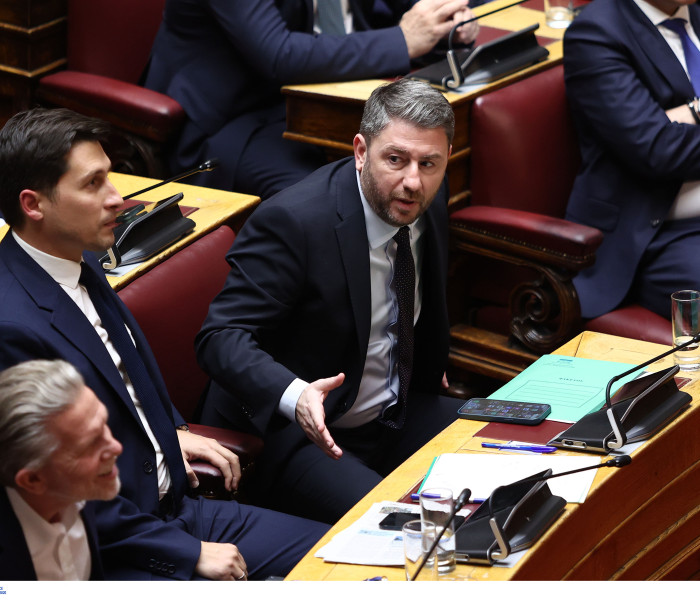 Πρόταση μομφής κάθε Μάρτιο από το ΠΑΣΟΚ