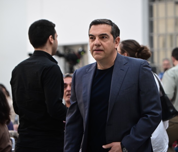 Ο Τσίπρας, το νέο κόμμα και μια… υπογραφή