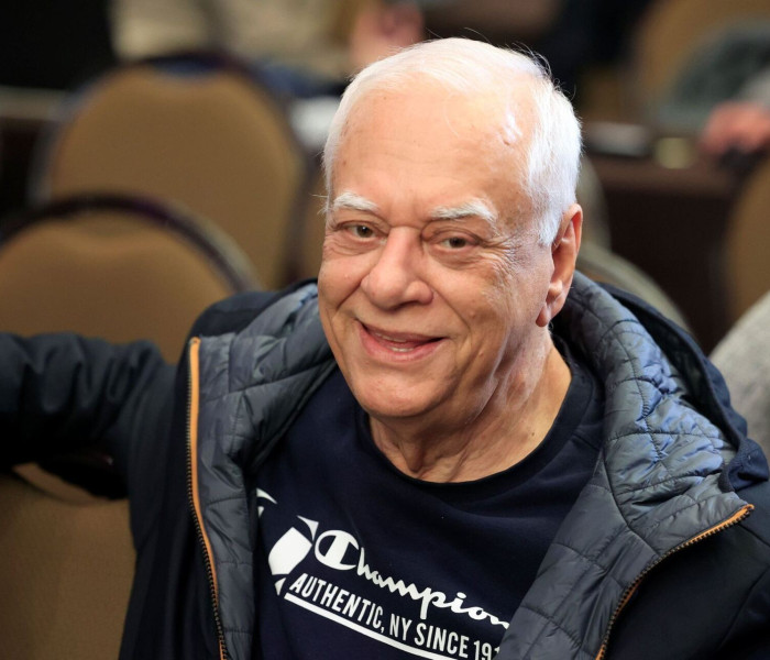 «Είναι βλάκας ο Ανδρουλάκης;»: ιδού η απορία του Θανάση Καρτερού