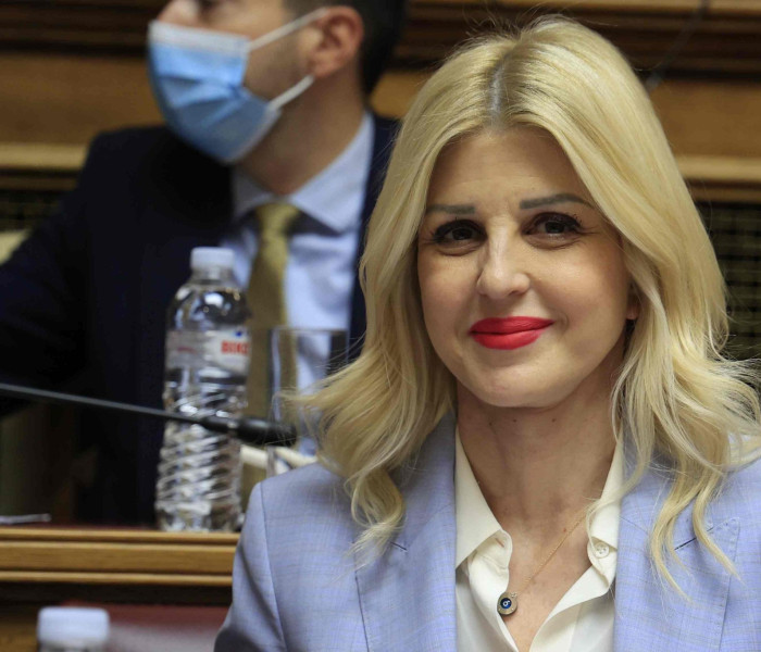 Έλενα Ράπτη: Πίσω από το χάσμα στις αμοιβές ανδρών-γυναικών κρύβονται σωρευτικές ανισότητες