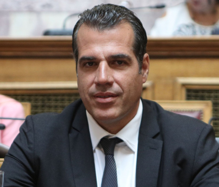 Πλεύρης: Κυκλώματα διακινητών καθοδηγούσαν με μηνύματα μετανάστες προς Κρήτη αντί για Ιταλία