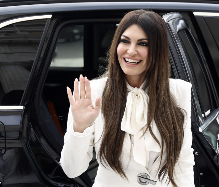 Η Κίμπερλι Γκιλφόιλ έτρεξε με την Ολυμπιακή φλόγα κάτω από την Ακρόπολη