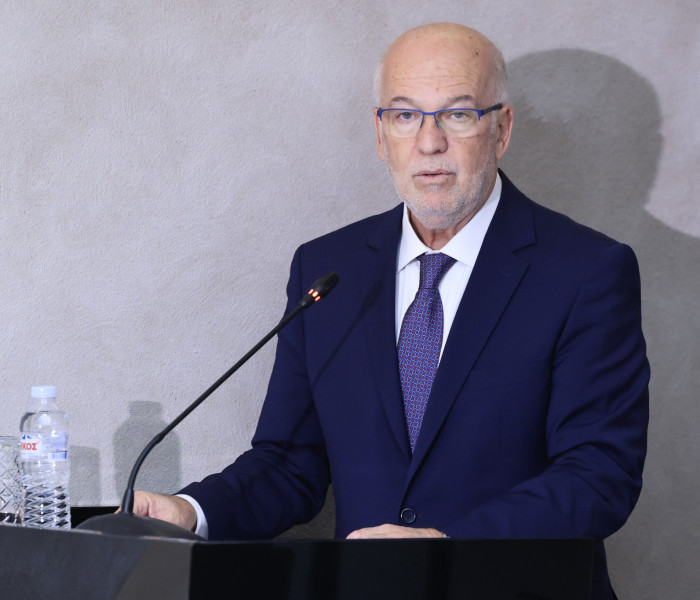 Φλωρίδης για βιβλίο Τσίπρα: Θέλει να πει ότι «είχα μια ομάδα ανίκανων και εγώ ήμουν ο κάτσε καλά παίχτης»