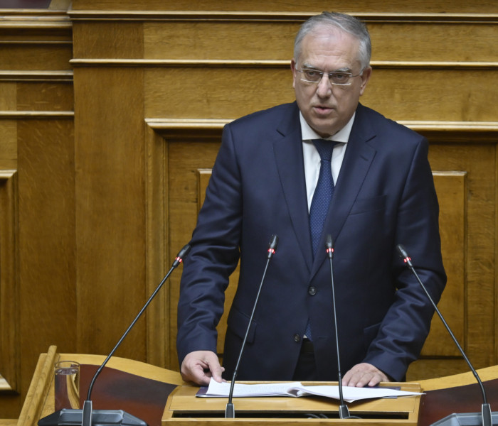 Στην τριάδα των πιο δημοφιλών υπουργών ο Τάκης Θεοδωρικάκος