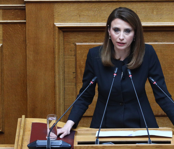 Σε αναμμένα κάρβουνα ο Σωκράτης Φάμελλος λόγω της Νίνας Κασιμάτη που διαφοροποιείται ξανά από τη γραμμή