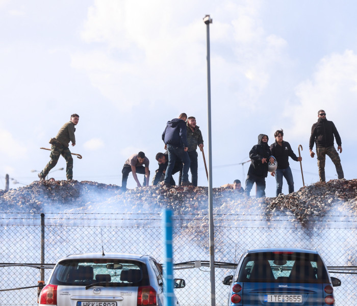 Αγρότες: δύο συλλήψεις για τα επεισόδια στο αεροδρόμιο Ηρακλείου - Βαρύ κατηγορητήριο