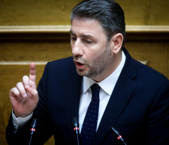 «Πρέπει να δώσουμε και από αυτά που δεν έχουμε»: Η αμφιλεγόμενη πρόταση Ανδρουλάκη για το δημογραφικό (video)