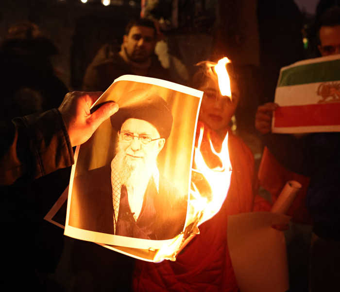 Συγκέντρωση στην Αθήνα για το Ιράν: Στήριξη στους εξεγερμένους κατά των Μουλάδων την Παρασκευή έξω από την πρεσβεία