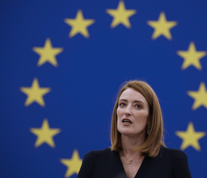 Ρομπέρτα Μετσόλα: Διανύουμε δύσκολες εποχές για την Ευρώπη -  Εντυπωσιακός ο μετασχηματισμός της Ελλάδας την τελευταία επταετία (video)