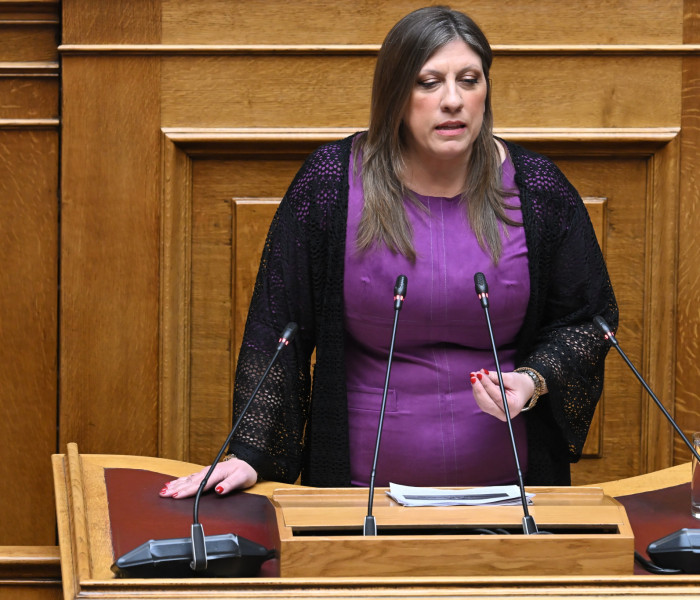 Η Ζωή Κωνσταντοπούλου και ο Κώστας Μπάρκας του ΣΥΡΙΖΑ προκάλεσαν χάος στην Ολομέλεια της Βουλής