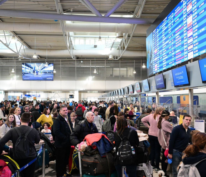 Απογειώθηκε η κίνηση στα αεροδρόμια - Πάνω από 60 εκατ. επιβάτες έως τον Αύγουστο, προς νέο ρεκόρ το 2026 (video)