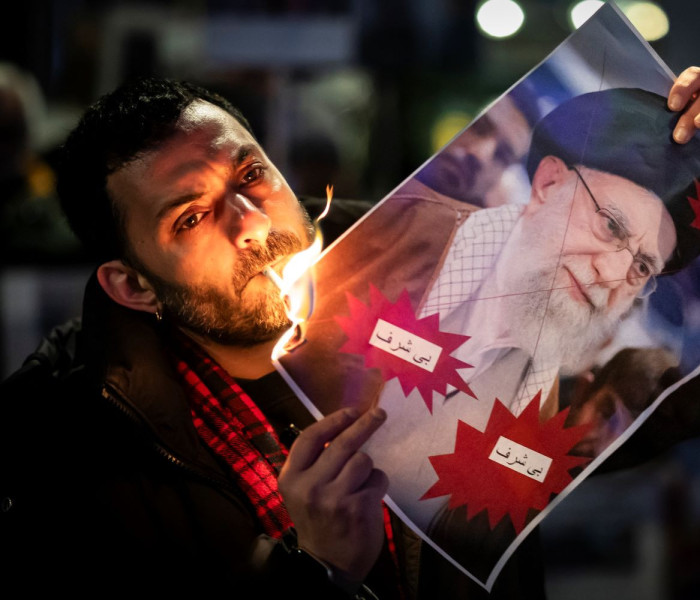 Ιράν: ένοπλες δυνάμεις στα πανεπιστήμια για καταστολή διαδηλώσεων - Συνθήματα κατά Χαμενεΐ