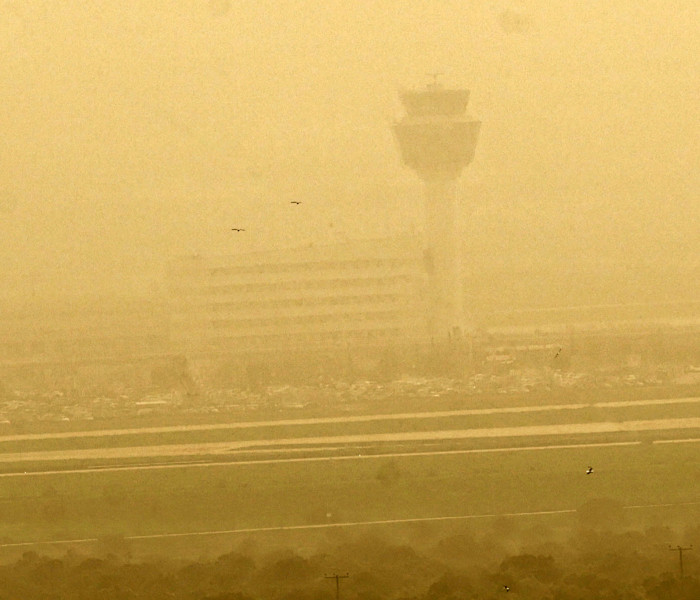 Αφρικανική σκόνη «καλύπτει» περιοχές της χώρας - Εντυπωσιακές και απόκοσμες εικόνες