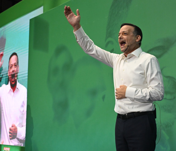 Απίστευτος Δούκας: δηλώνει πως κέρδισε στην Αθήνα σηκώνοντας τη… σημαία του ΠΑΣΟΚ