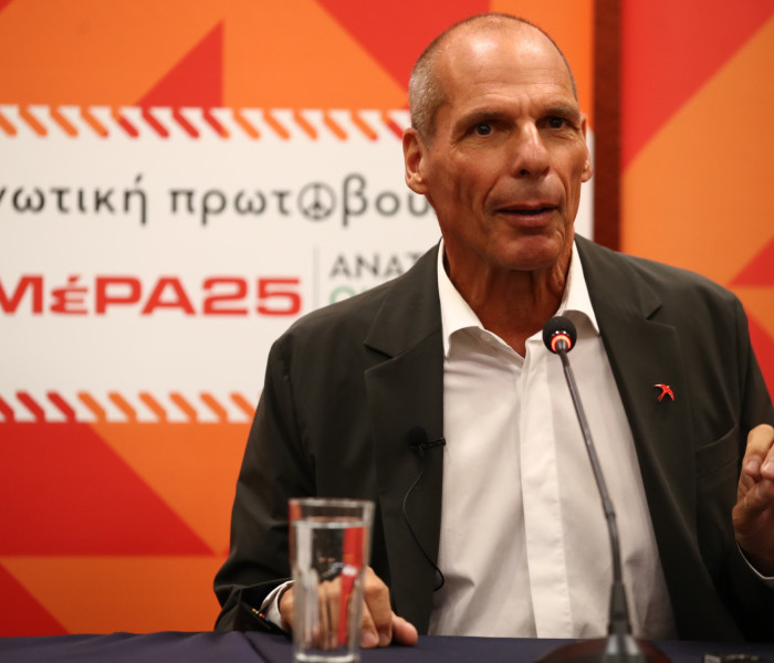 Ο Βαρουφάκης προειδοποιεί τον Τραμπ: μην πειράξεις το αιματηρό καθεστώς του Ιράν