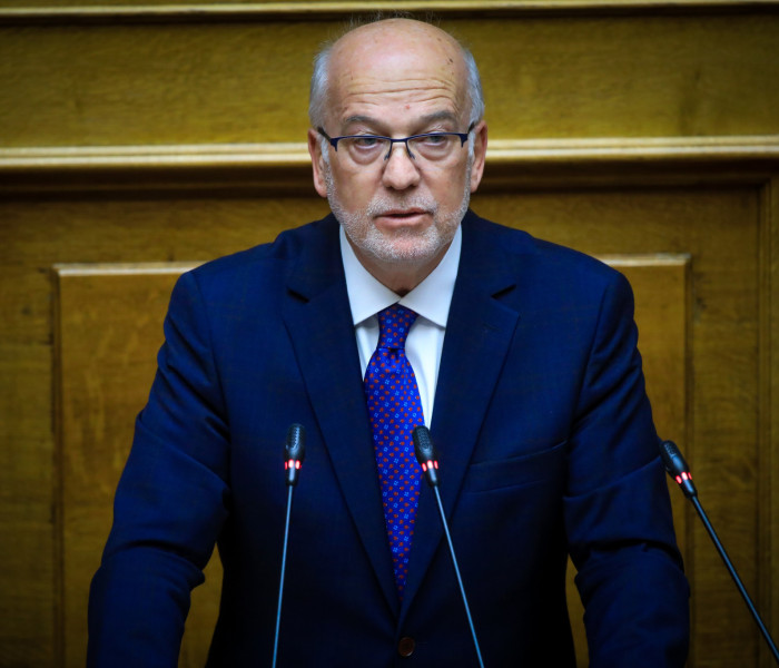 Φλωρίδης στη Βουλή: «Επικίνδυνα προκλητική» η στάση Κωνσταντοπούλου - Ένταση σε υψηλούς τόνους