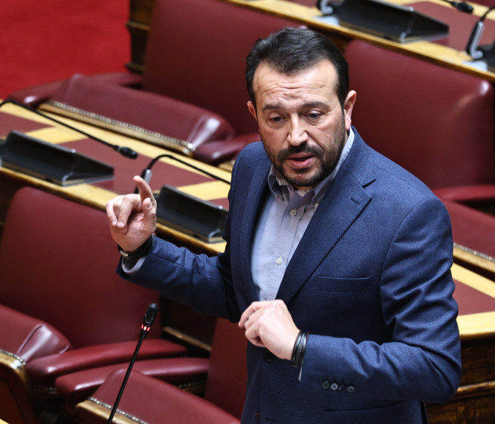 Νίκος Παππάς: πώς ο «13-0» παριστάνει τον θεματοφύλακα του Συντάγματος