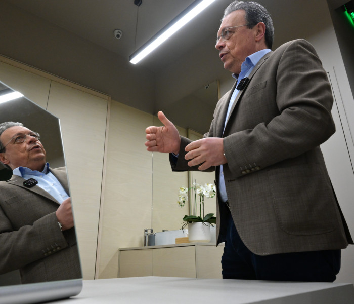 Ο Φάμελλος βλέπει «λουκέτα παντού»: κινδυνολογία με παλιές συνταγές για τις μικρομεσαίες επιχειρήσεις