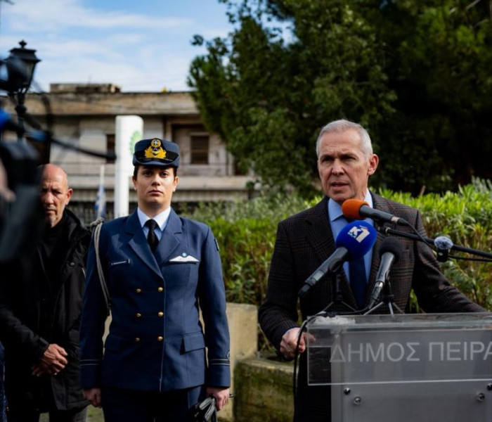 O Θανάσης Δαβάκης στο Μνημόσυνο των 63 πεσόντων αεροπόρων του C-130 που συνετρίβη στην Όθρυ