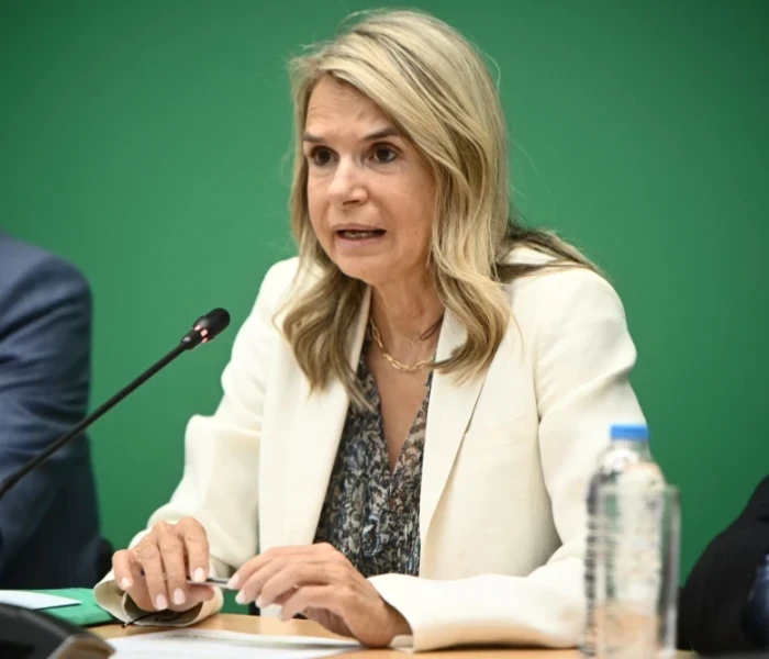 Η Αποστολάκη τα βάζει με τις δημοσκοπήσεις: κάποιοι θέλουν να σας χειραγωγήσουν