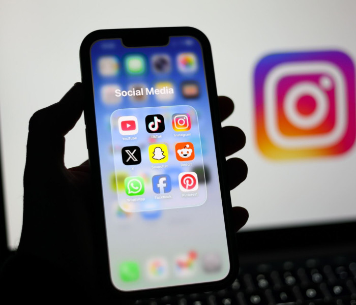 Έρχεται ο «κόφτης» στα social media για παιδιά κάτω των 15