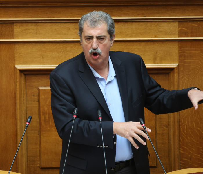 Παύλος Πολάκης: Ο «αψύς Σφακιανός» σε νέα έξαρση - Σημαίες, μέτωπα και επαναστατική ρητορική χωρίς σχέδιο