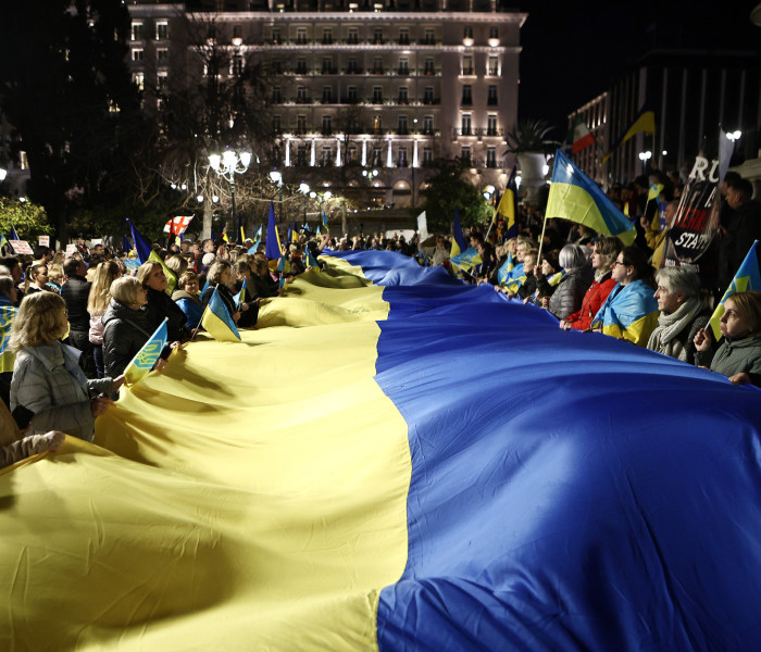 Πορεία για την ειρήνη στην Αθήνα: Ουκρανοί και Έλληνες ενωμένοι κατά της ρωσικής εισβολής (photos)