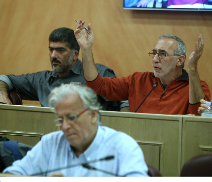 Δήμος Αθηναίων: αντιδράσεις για τον όρκο Πέτρου Κωνσταντίνου - «Εξοργιστικές εικόνες» λέει ο Γεωργιάδης
