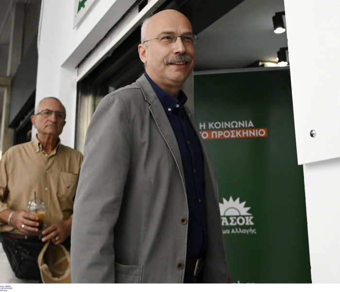 Κωμωδία: ο Μαργαρίτης του ΠΑΣΟΚ καλεί σε συλλαλητήριο για τα συνωμοσιολογικά σενάρια περί κατασκοπείας
